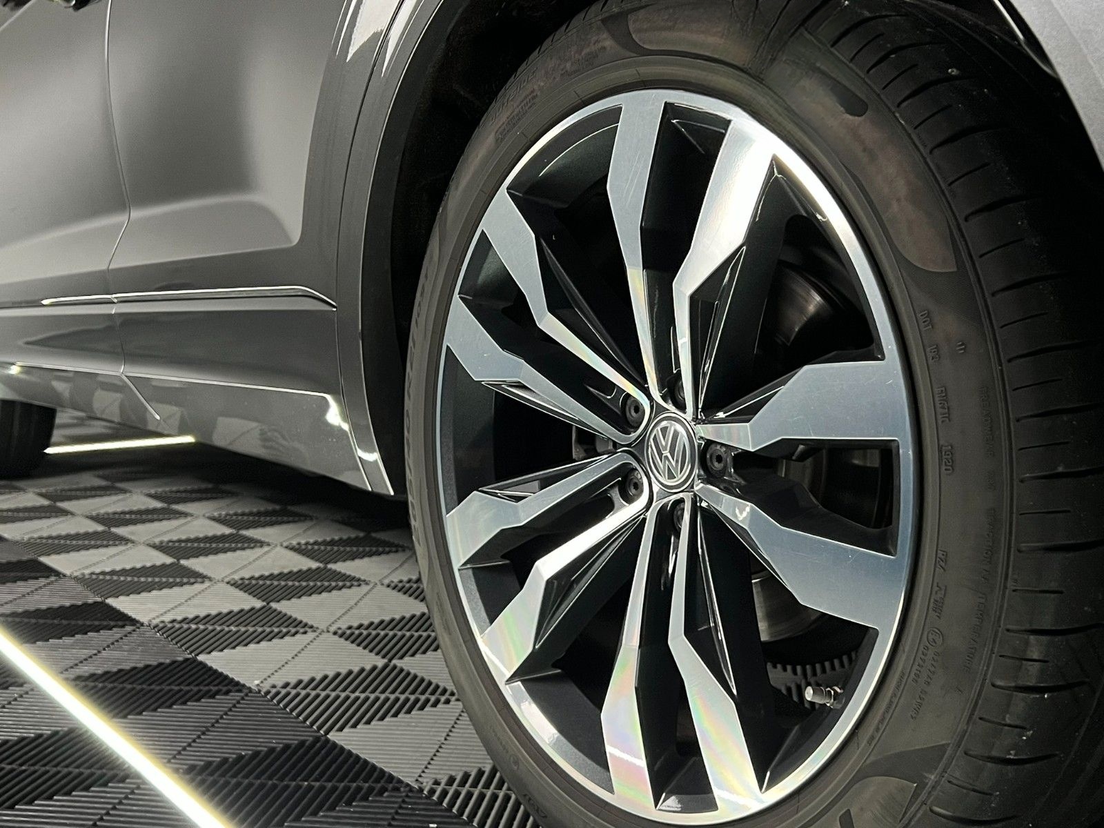 Volkswagen Touareg 4Motion R-LINE/MATRIX/AHK/INNOVISION/21* foto 16