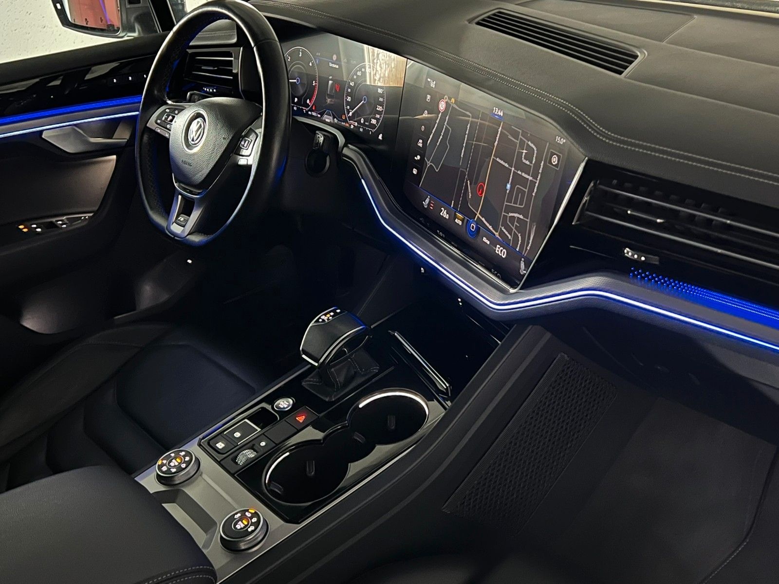 Volkswagen Touareg 4Motion R-LINE/MATRIX/AHK/INNOVISION/21* foto 19