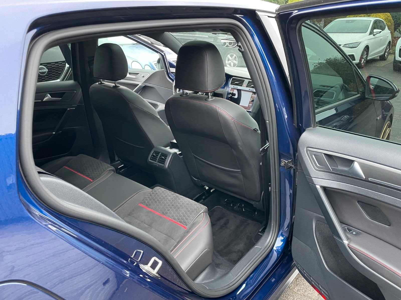 Volkswagen Golf VII Lim. GTI BMT/Start-Stopp LED Pano AHK foto 17