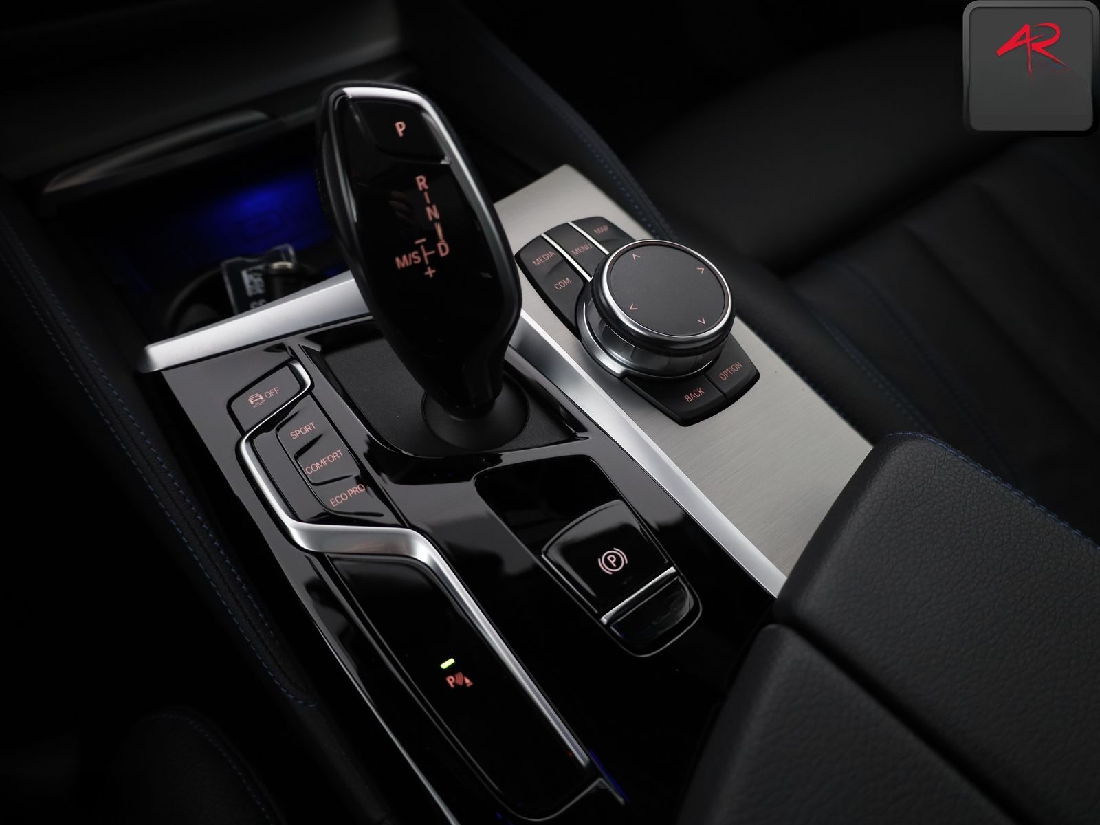 BMW 530 d T xDrive M SPORT SHADOW KAMERA,KEYLESS,AHK foto 24