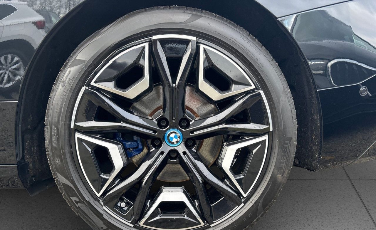 BMW iX xDrive40 DrAssPr AHK SkyLounge PaAssPr Harman foto 19