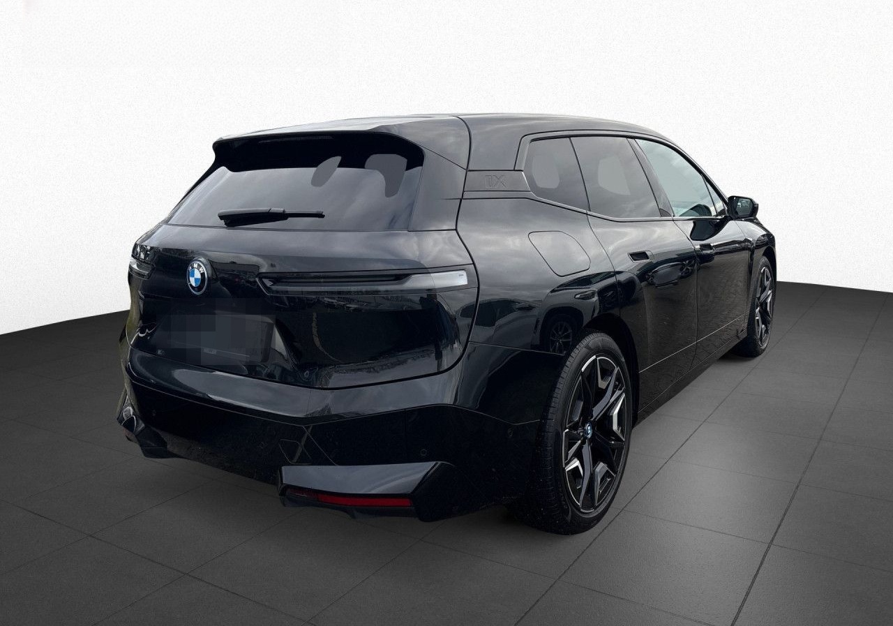 BMW iX xDrive40 DrAssPr AHK SkyLounge PaAssPr Harman foto 9