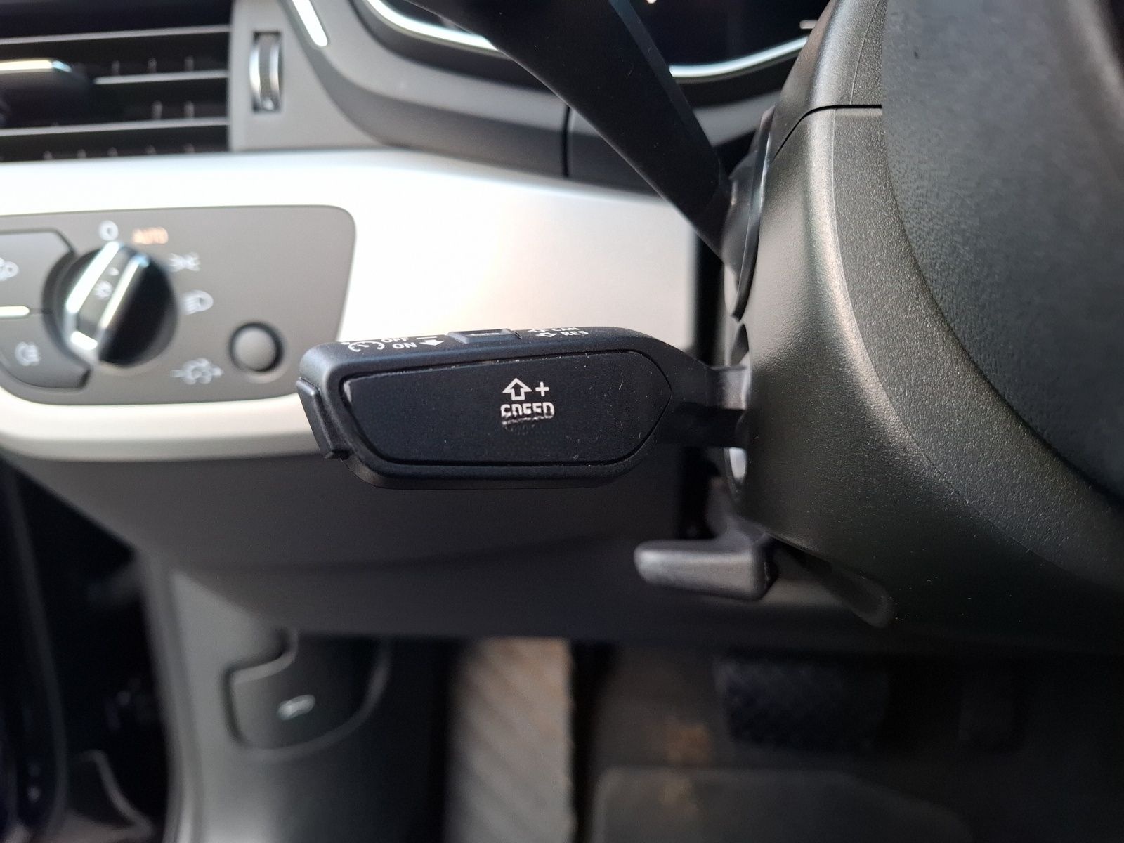 Audi A4 Avant 35 TDI S-tronic LED Navi AID GRA RFK Le foto 22