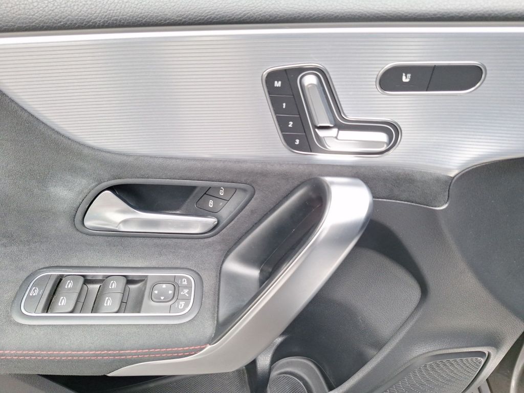 Mercedes-Benz AMG A 35 4M NIGHT Multibeam LED MBUX Prem foto 11