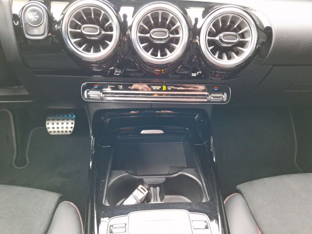 Mercedes-Benz AMG A 35 4M NIGHT Multibeam LED MBUX Prem foto 15