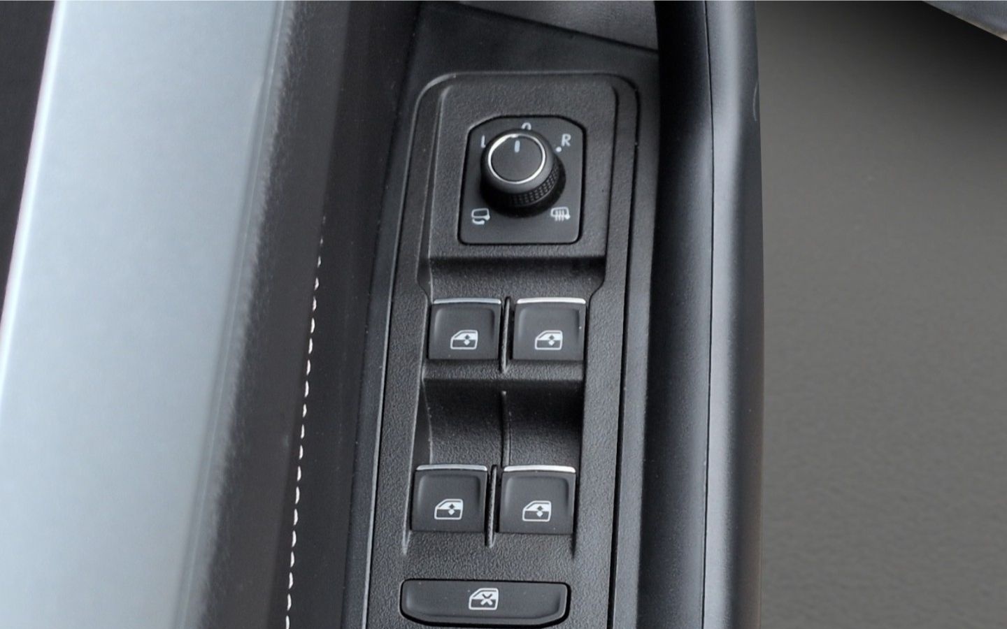 Volkswagen T-Roc GOAL TSI*ACC LED Navi SHZ digCockp VKZ-Erk foto 16