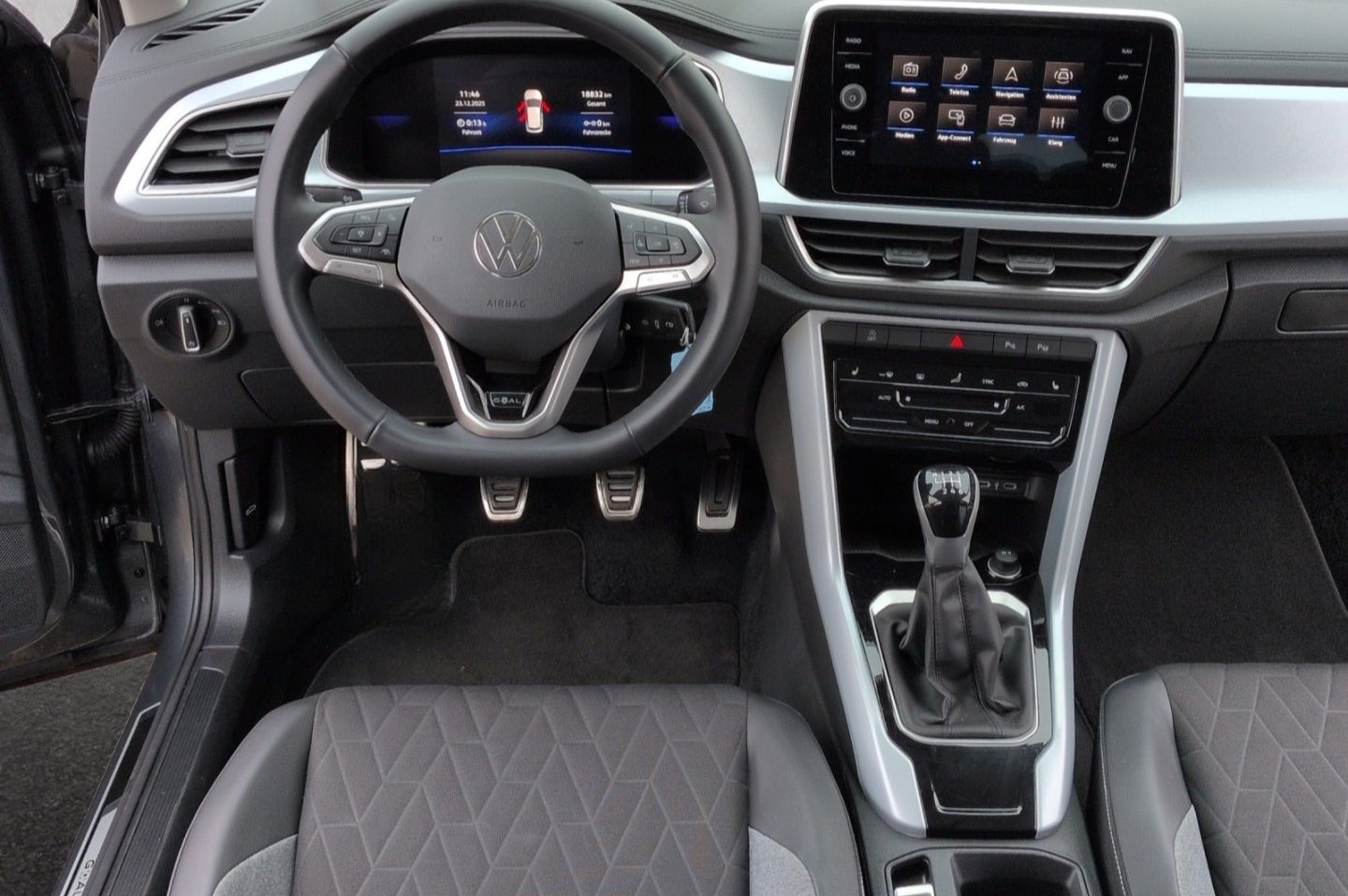 Volkswagen T-Roc GOAL TSI*ACC LED Navi SHZ digCockp VKZ-Erk foto 6