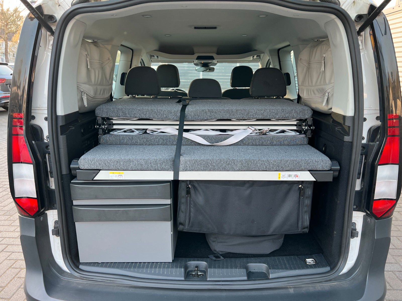 Volkswagen Caddy California 2.0 TDI Miniküche + Klappbett foto 23