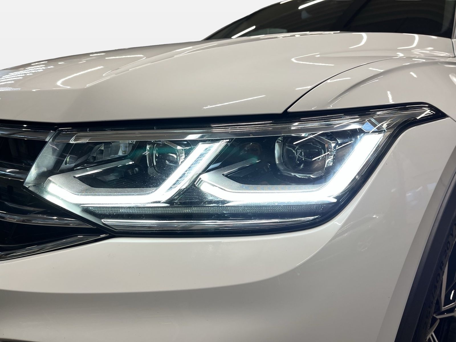 Volkswagen Tiguan R 2.0 TSI DSG 4Motion ACC AUT LED Navi foto 11