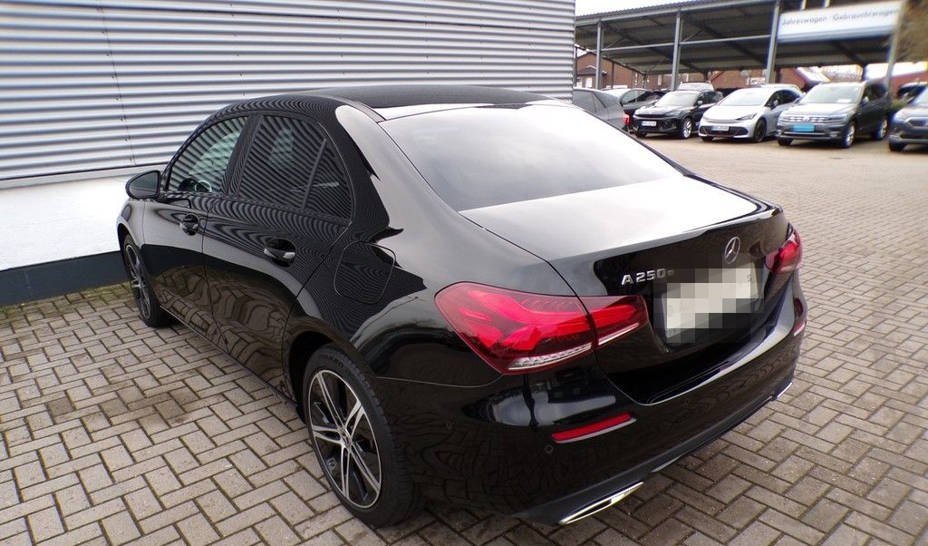 Mercedes-Benz A 250 e Advanced *NAVI*Night-Paket (AMG)*LED*RüF foto 8