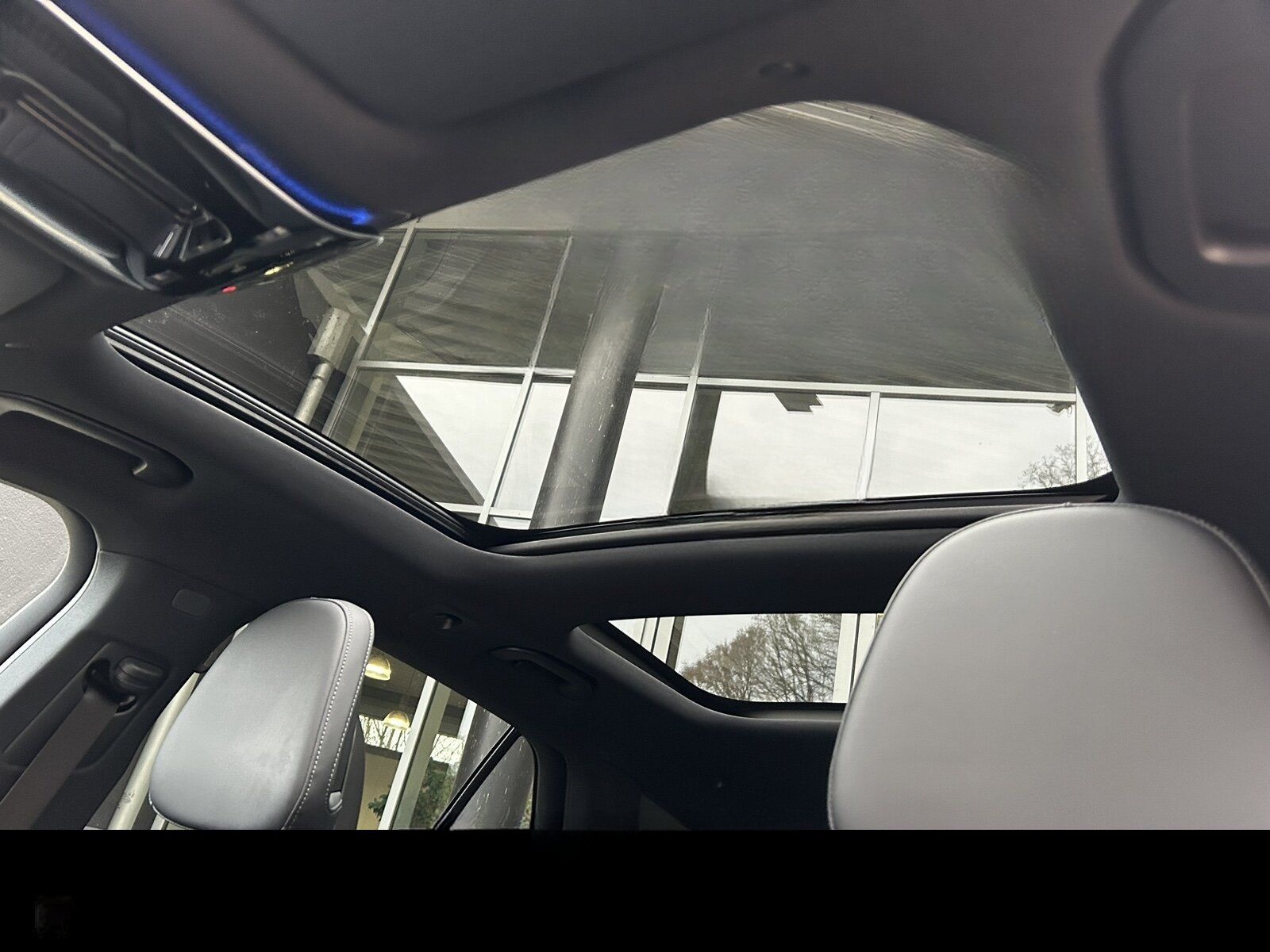 Mercedes-Benz E 300 de 4M T AMG Pano+AHK+360°+Night+Memory+Win foto 14