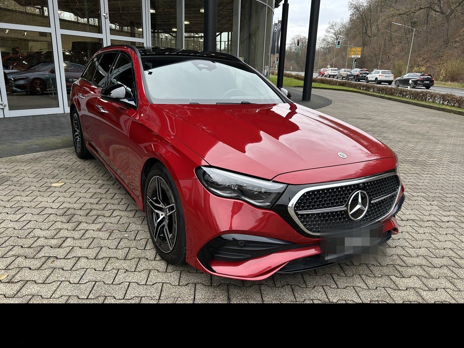 Mercedes-Benz E 300 de 4M T AMG Pano+AHK+360°+Night+Memory+Win foto 3