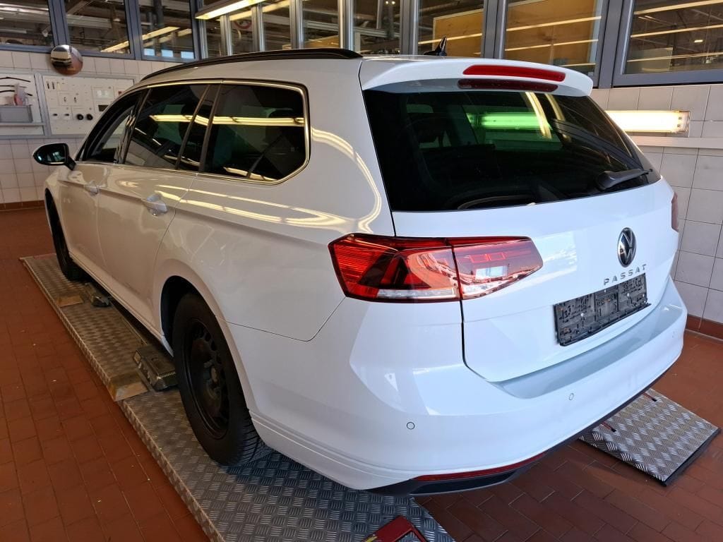 Volkswagen Passat Var. 1.5 TSI Business DSG RFK ACC NAV SHZ foto 3