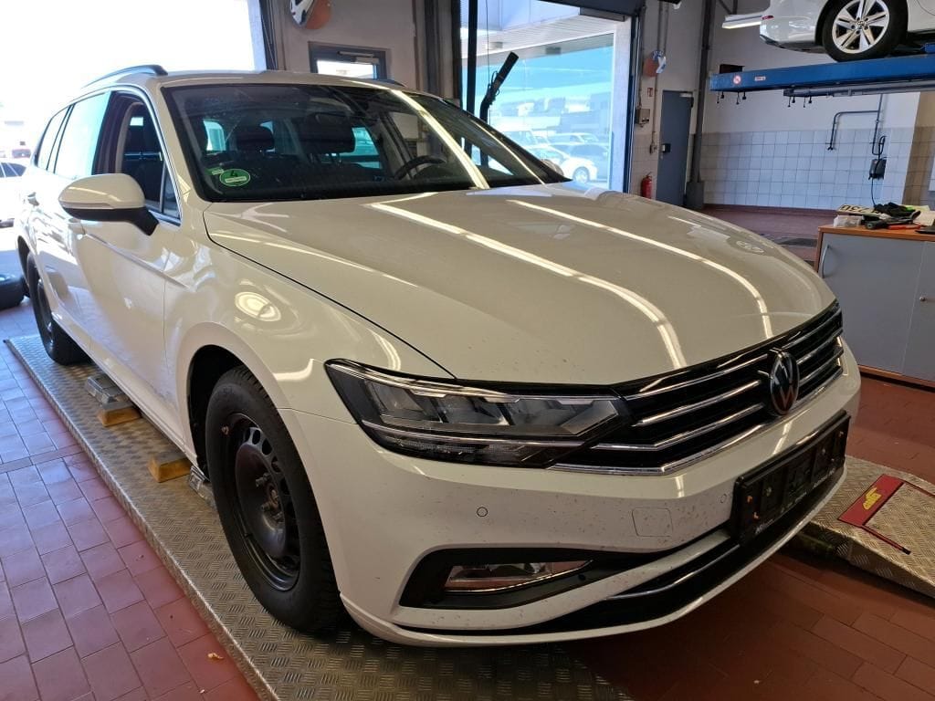 Volkswagen Passat Var. 1.5 TSI Business DSG RFK ACC NAV SHZ foto 4