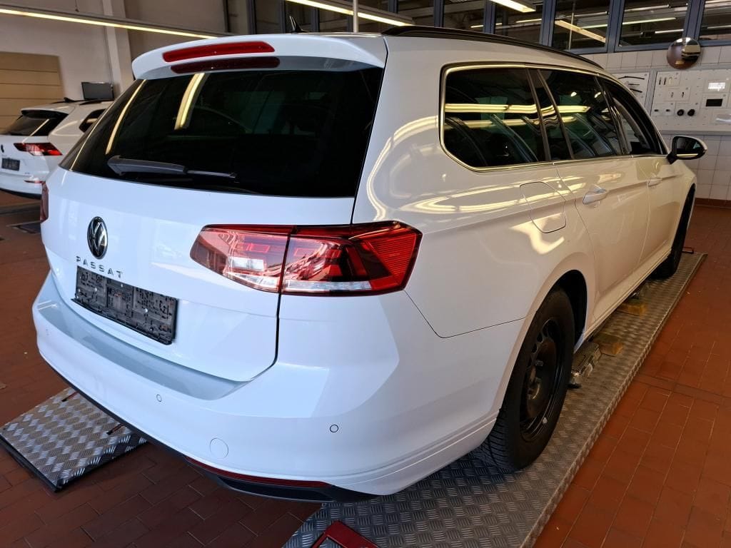 Volkswagen Passat Var. 1.5 TSI Business DSG RFK ACC NAV SHZ foto 5