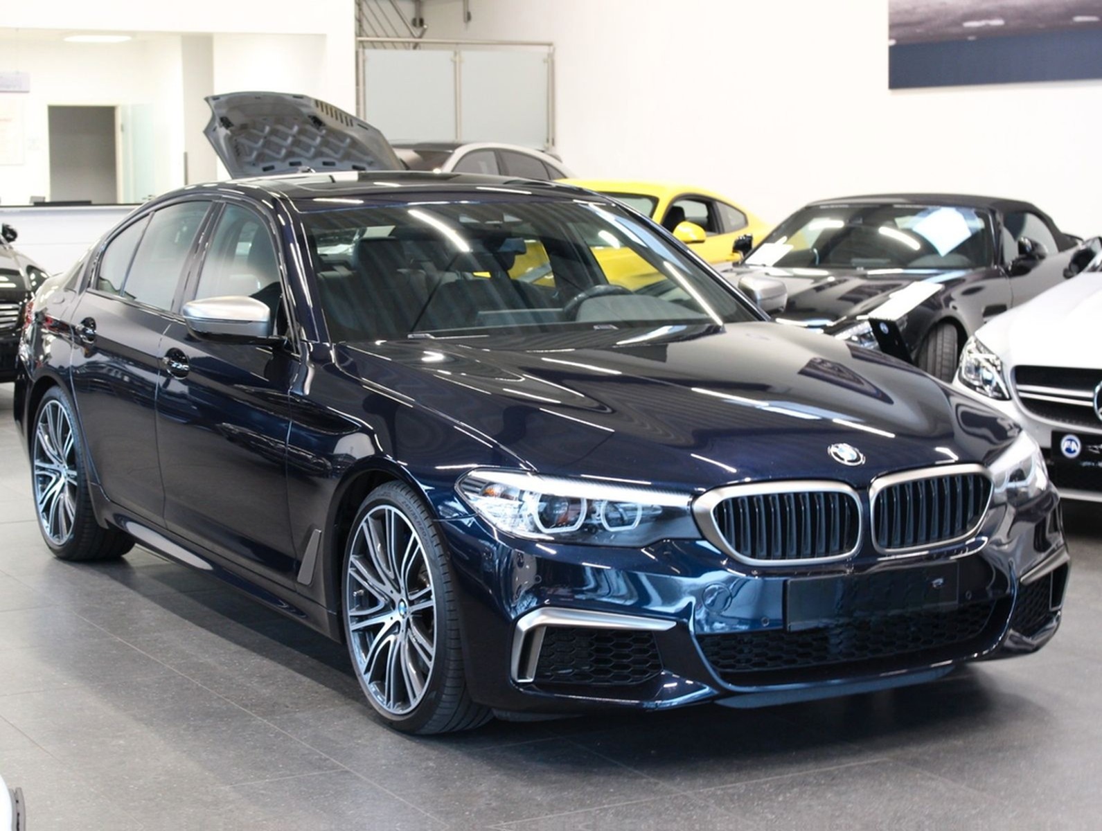 BMW M550i xDrive Kamera*Standhzg.*LED*H&K*Keyless foto 2