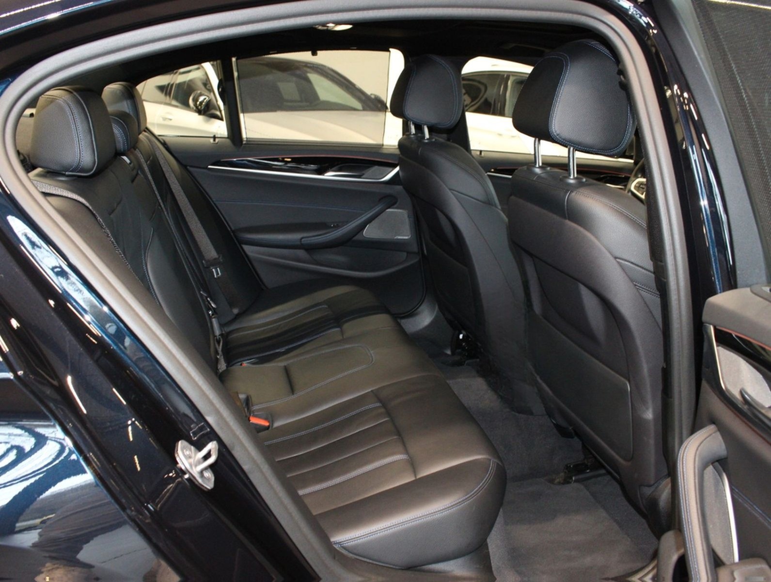 BMW M550i xDrive Kamera*Standhzg.*LED*H&K*Keyless foto 11