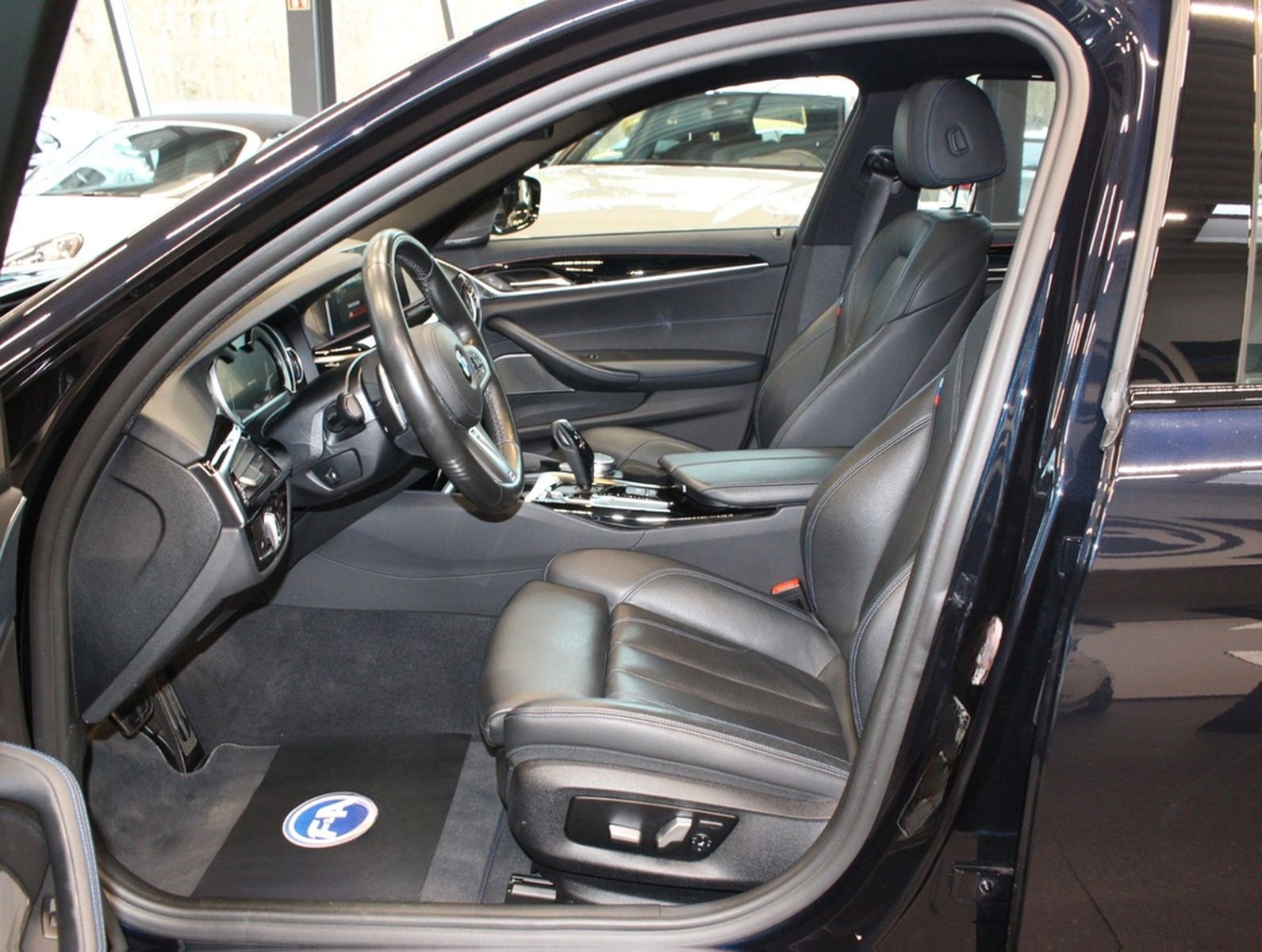 BMW M550i xDrive Kamera*Standhzg.*LED*H&K*Keyless foto 14