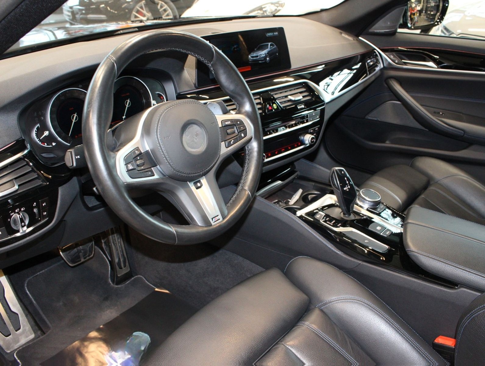 BMW M550i xDrive Kamera*Standhzg.*LED*H&K*Keyless foto 15
