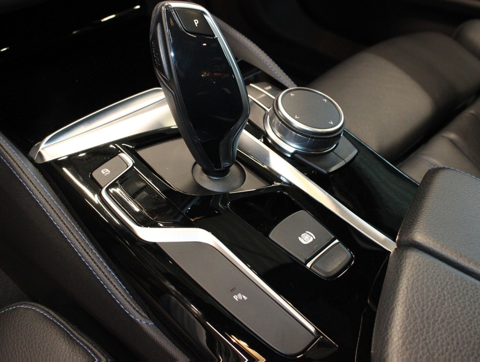 BMW M550i xDrive Kamera*Standhzg.*LED*H&K*Keyless foto 17