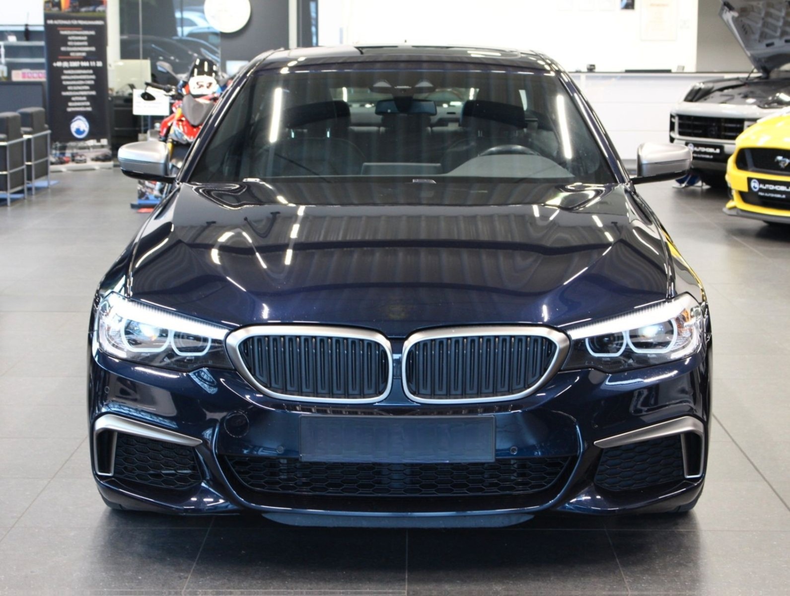 BMW M550i xDrive Kamera*Standhzg.*LED*H&K*Keyless foto 3