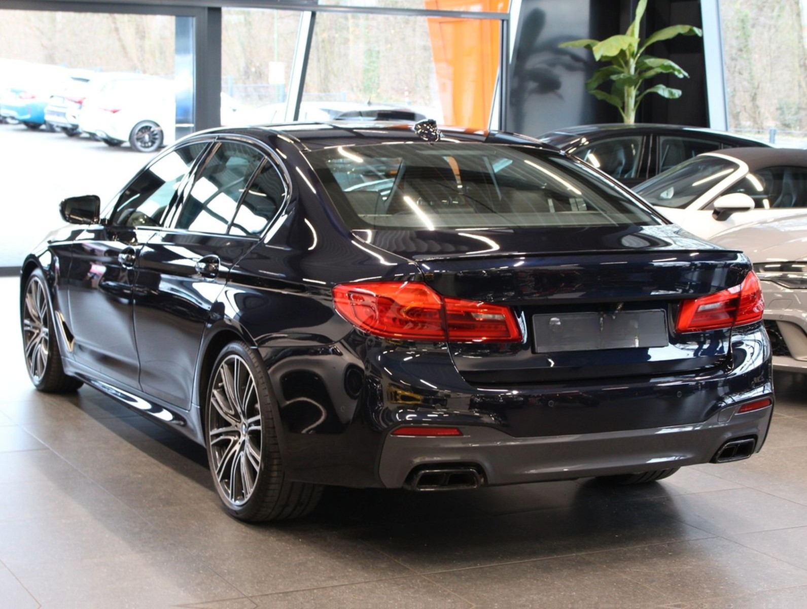 BMW M550i xDrive Kamera*Standhzg.*LED*H&K*Keyless foto 4