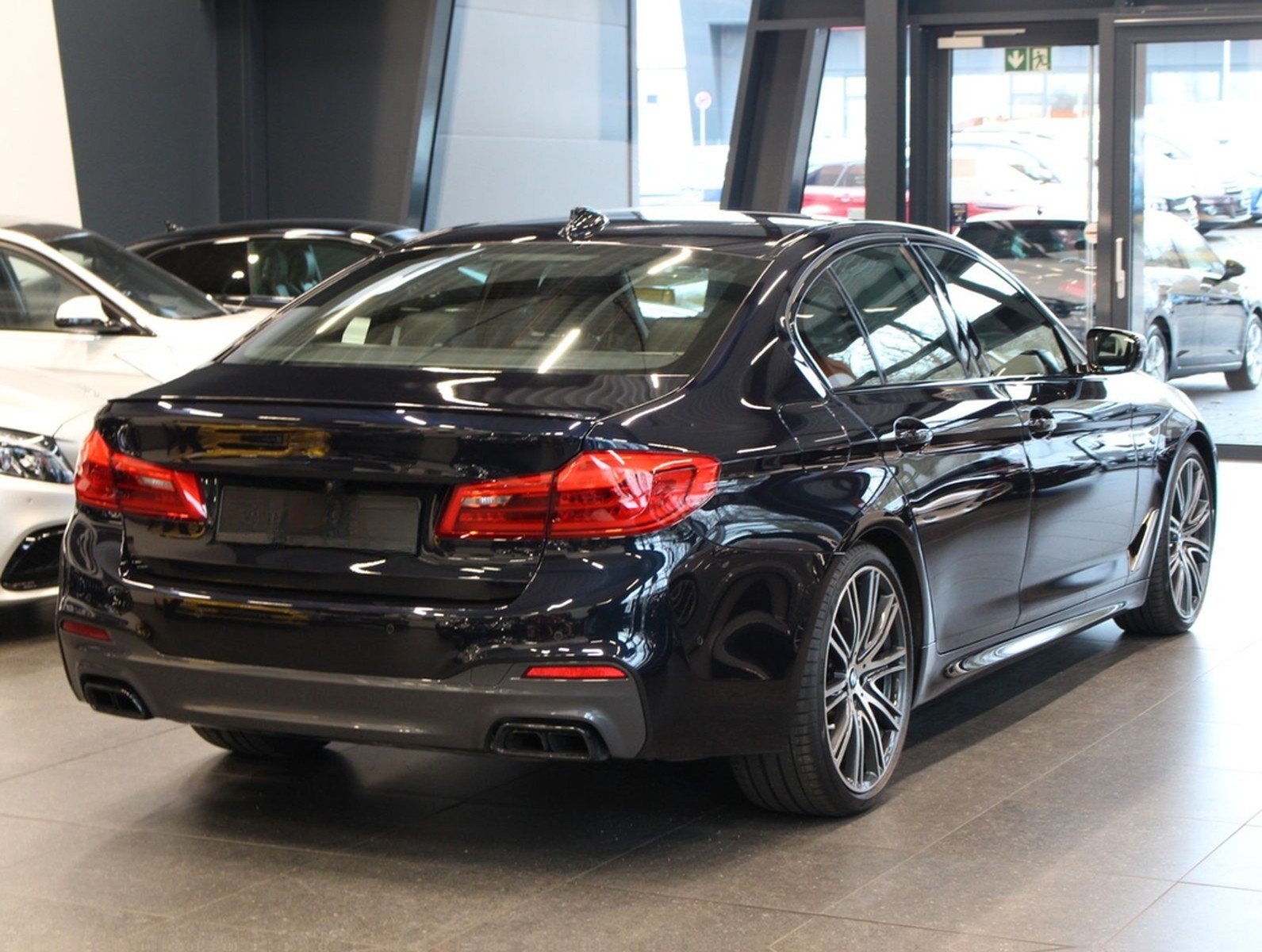 BMW M550i xDrive Kamera*Standhzg.*LED*H&K*Keyless foto 5