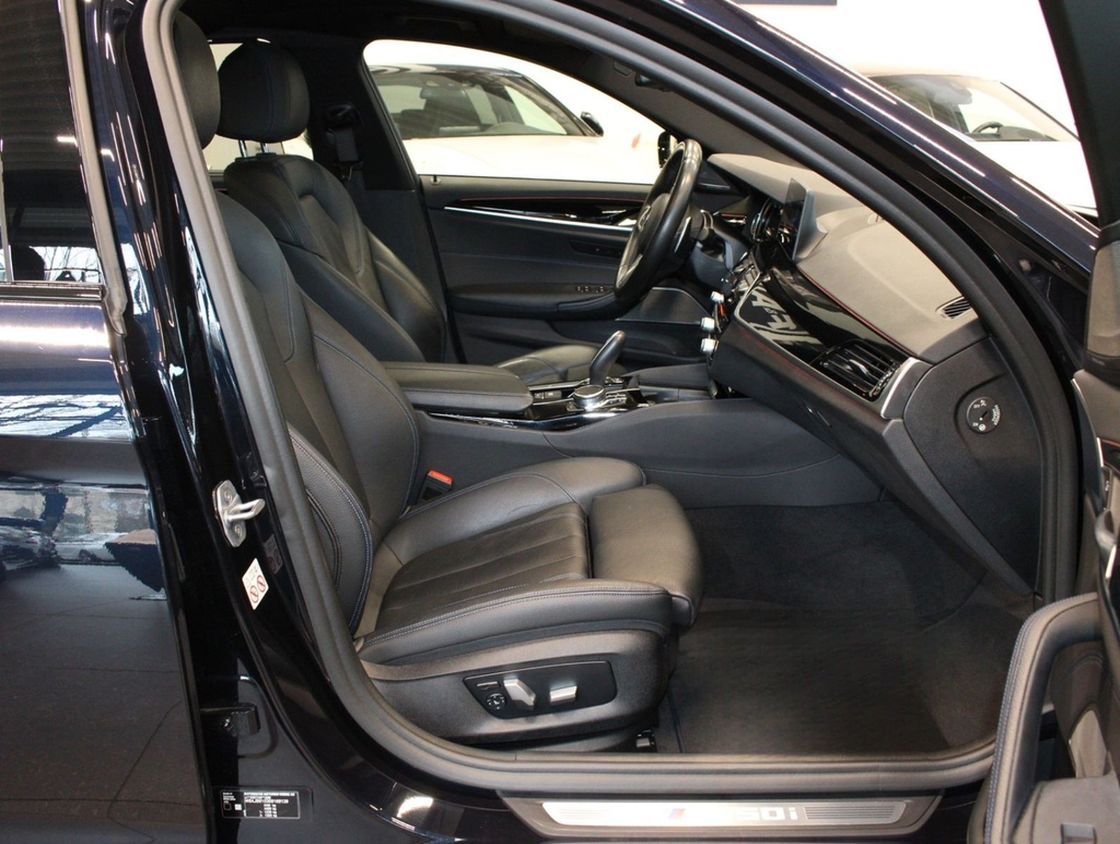 BMW M550i xDrive Kamera*Standhzg.*LED*H&K*Keyless foto 9