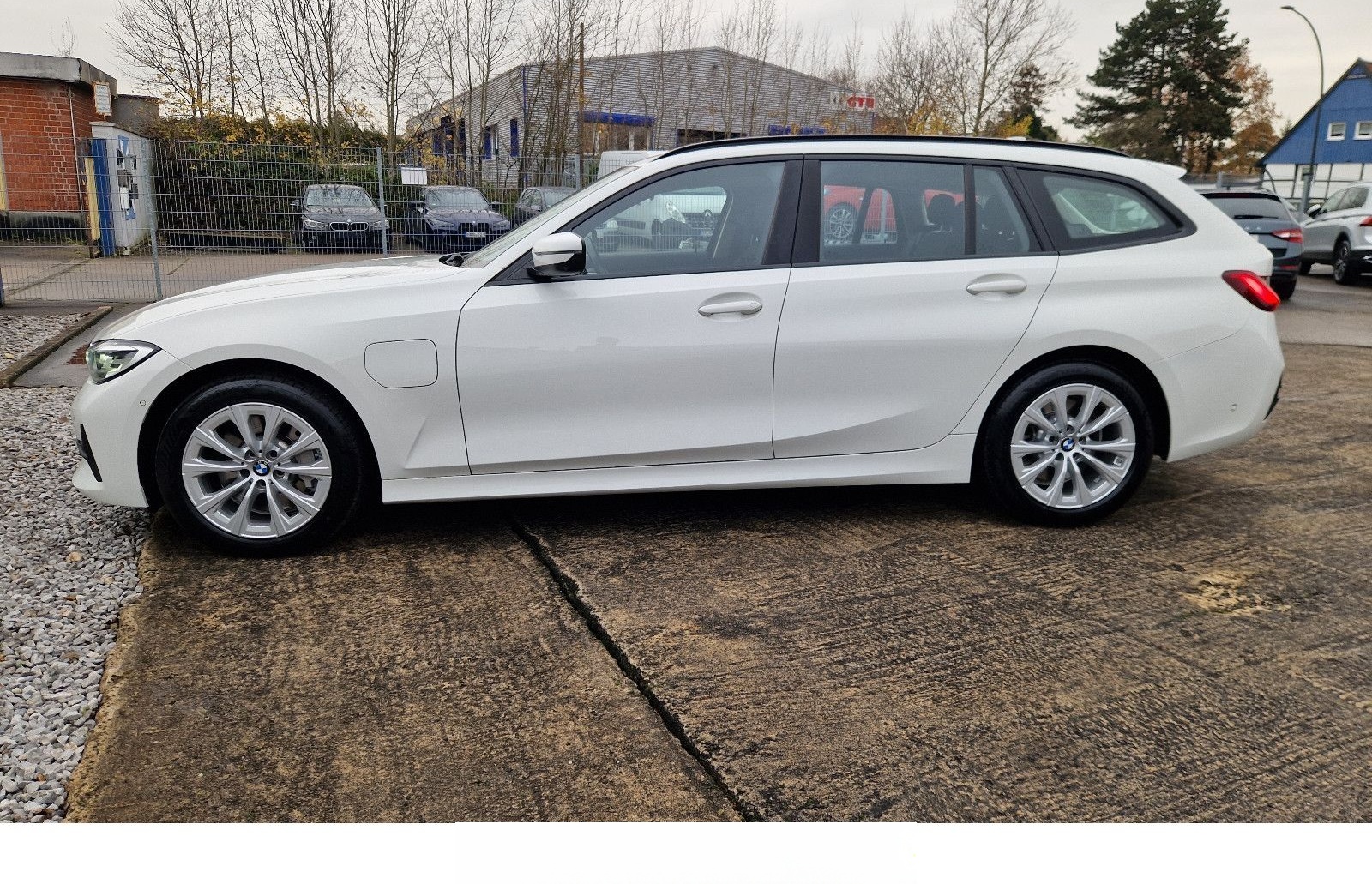 BMW 330 3 Touring 330 e xDrive Advantage foto 2