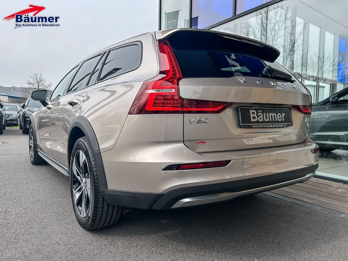 Volvo V60 Cross Country B4 Plus AWD Geartronic Diesel foto 4