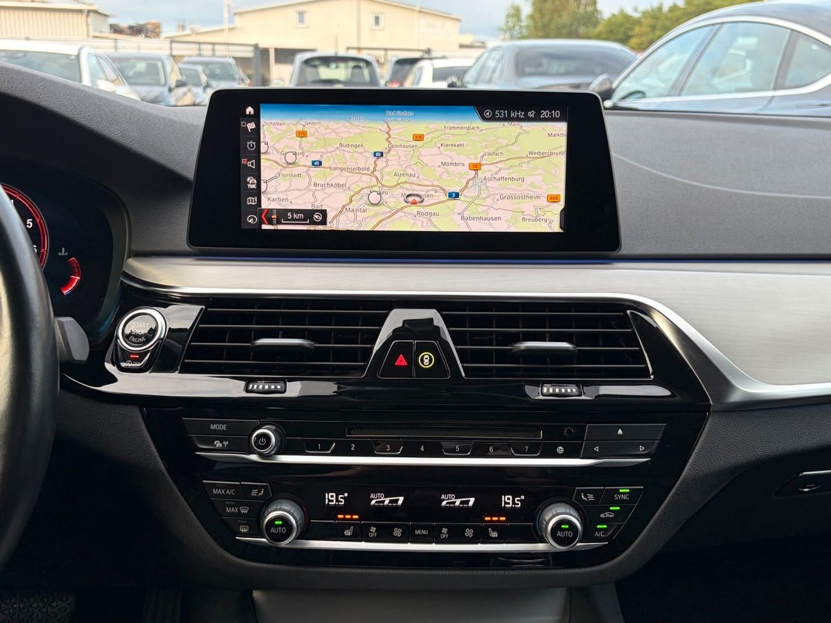 BMW 530 i Limo Sport Line LED AHK HUD Kamera 20 Zoll foto 13