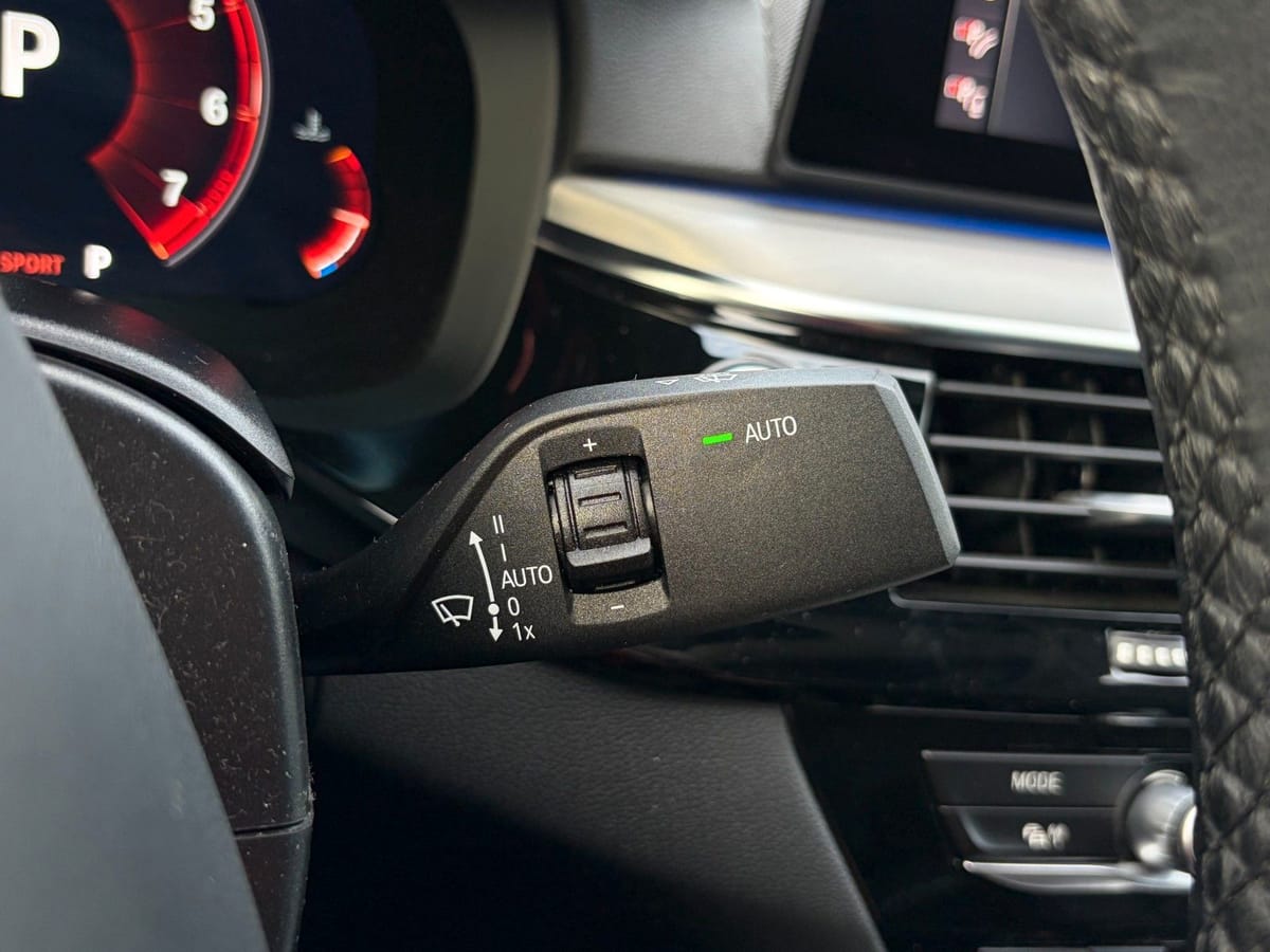 BMW 530 i Limo Sport Line LED AHK HUD Kamera 20 Zoll foto 24