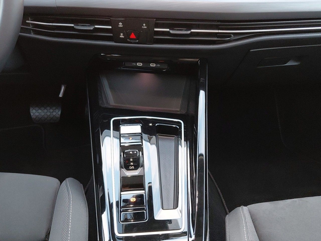 Volkswagen Golf VIII 1.5 eTSI DSG Style AHK+PANORAMA+KAMERA foto 16