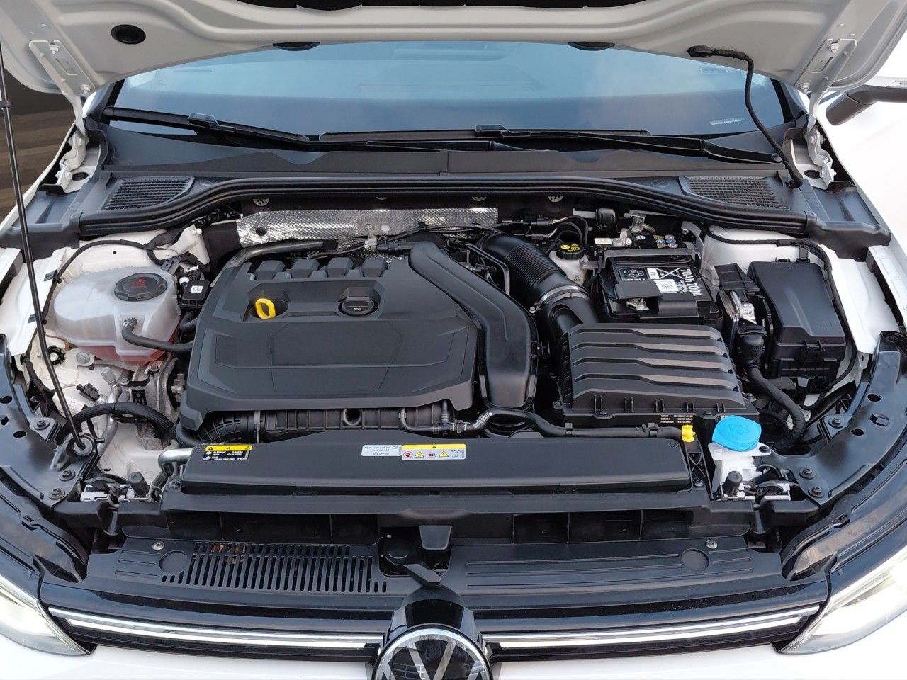 Volkswagen Golf VIII 1.5 eTSI DSG Style AHK+PANORAMA+KAMERA foto 9
