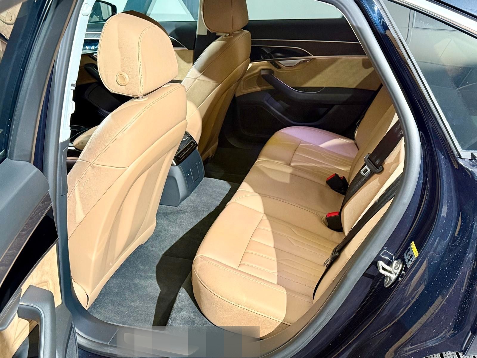 Audi A8 50 TDI quattro foto 14