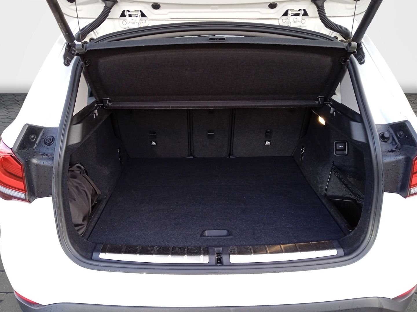 BMW X1 sDrive18d xLine KAMERA+SHZG+PDC+LED+DAB+NAVI+ foto 11