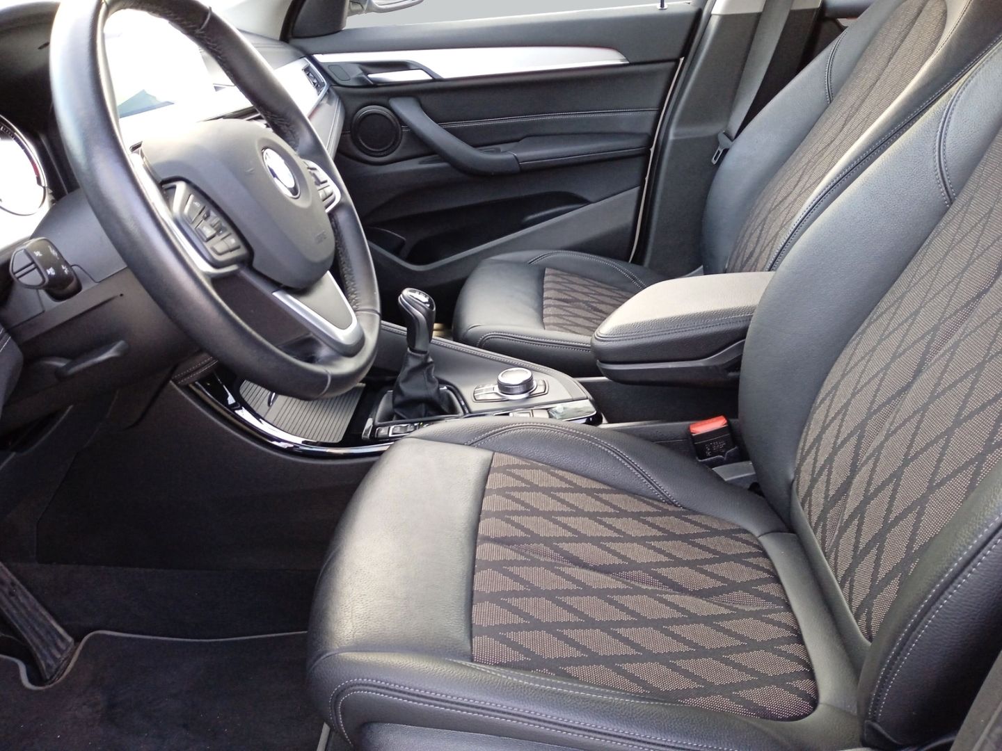 BMW X1 sDrive18d xLine KAMERA+SHZG+PDC+LED+DAB+NAVI+ foto 13