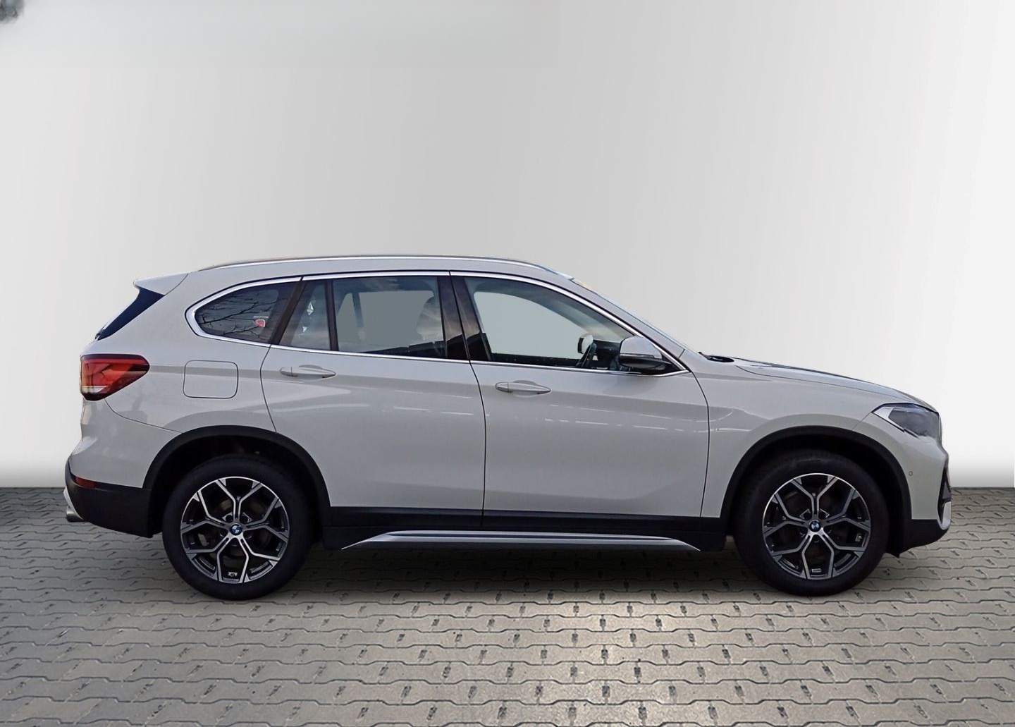 BMW X1 sDrive18d xLine KAMERA+SHZG+PDC+LED+DAB+NAVI+ foto 4