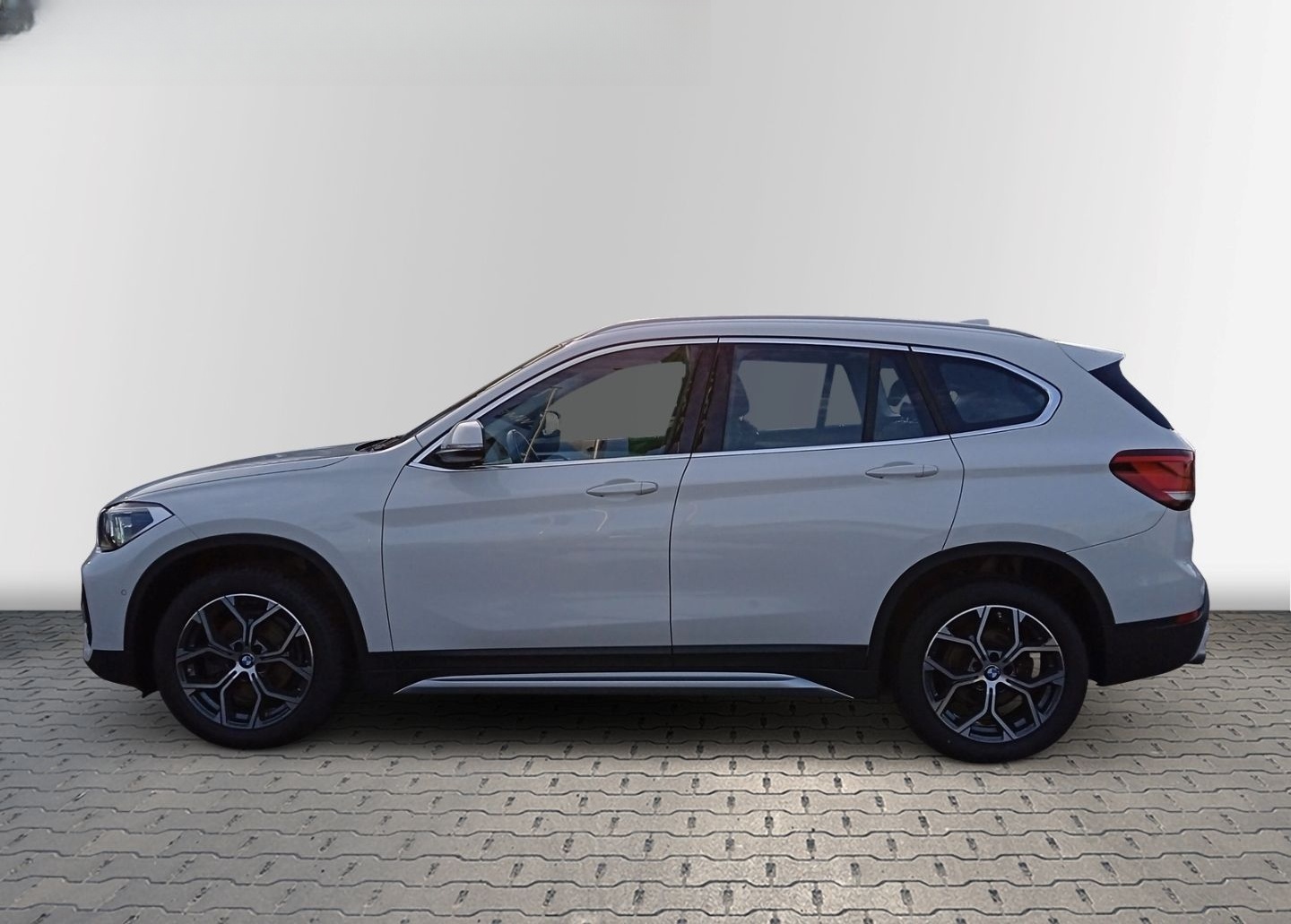 BMW X1 sDrive18d xLine KAMERA+SHZG+PDC+LED+DAB+NAVI+ foto 7
