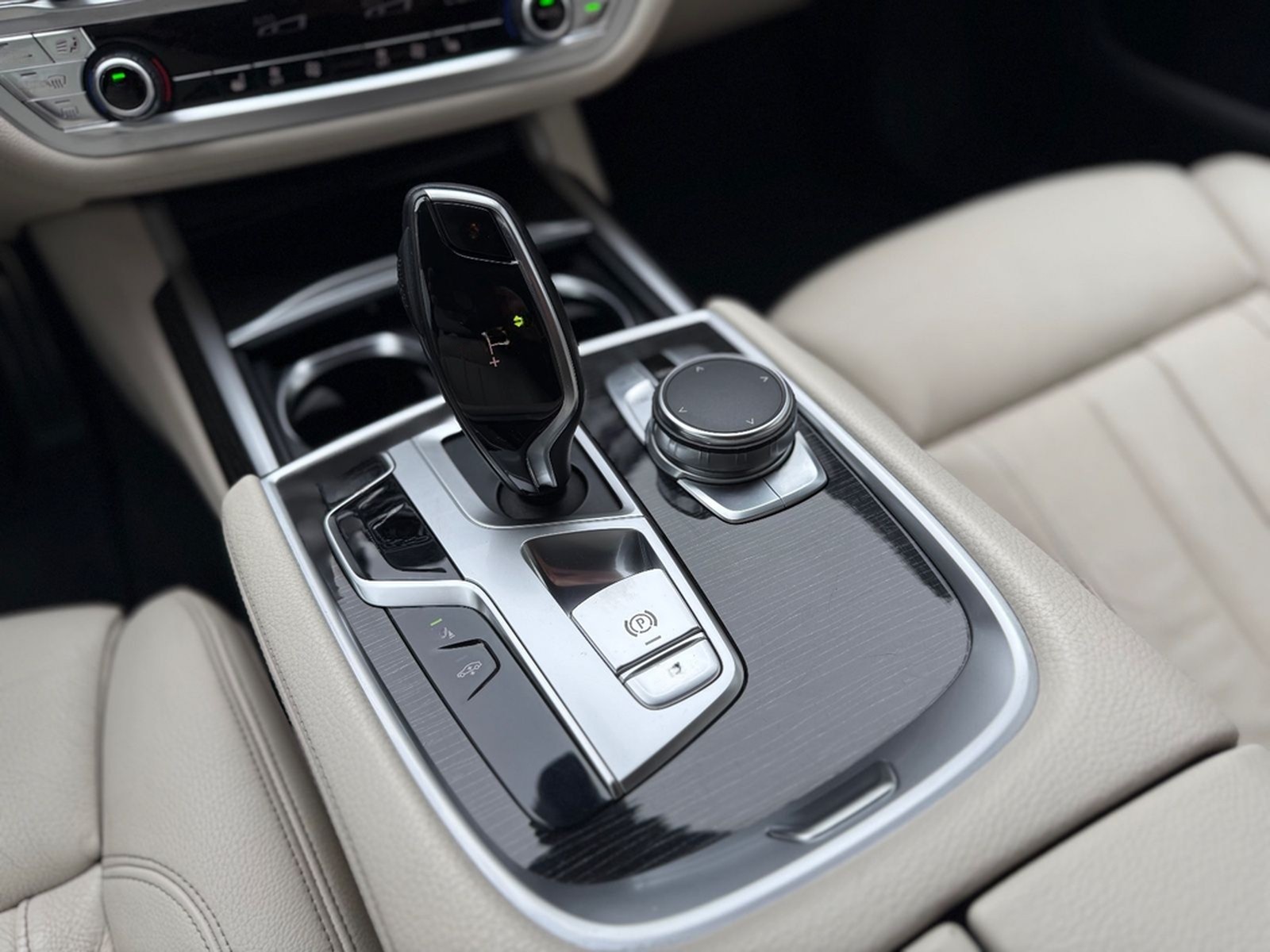 BMW 740d xDrive/M-Paket/HUD/Memoy/Softcl./20"/Ambi./ foto 27
