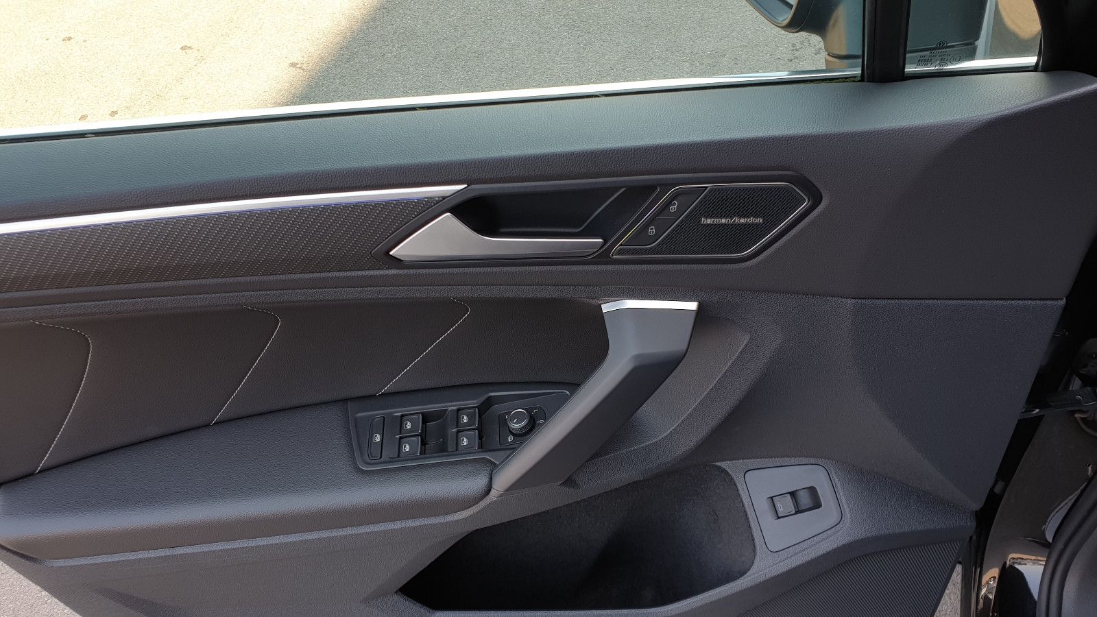 Volkswagen Tiguan 2.0 TDI DSG 4M 3 x R-Line Pano/K-les/360* foto 18