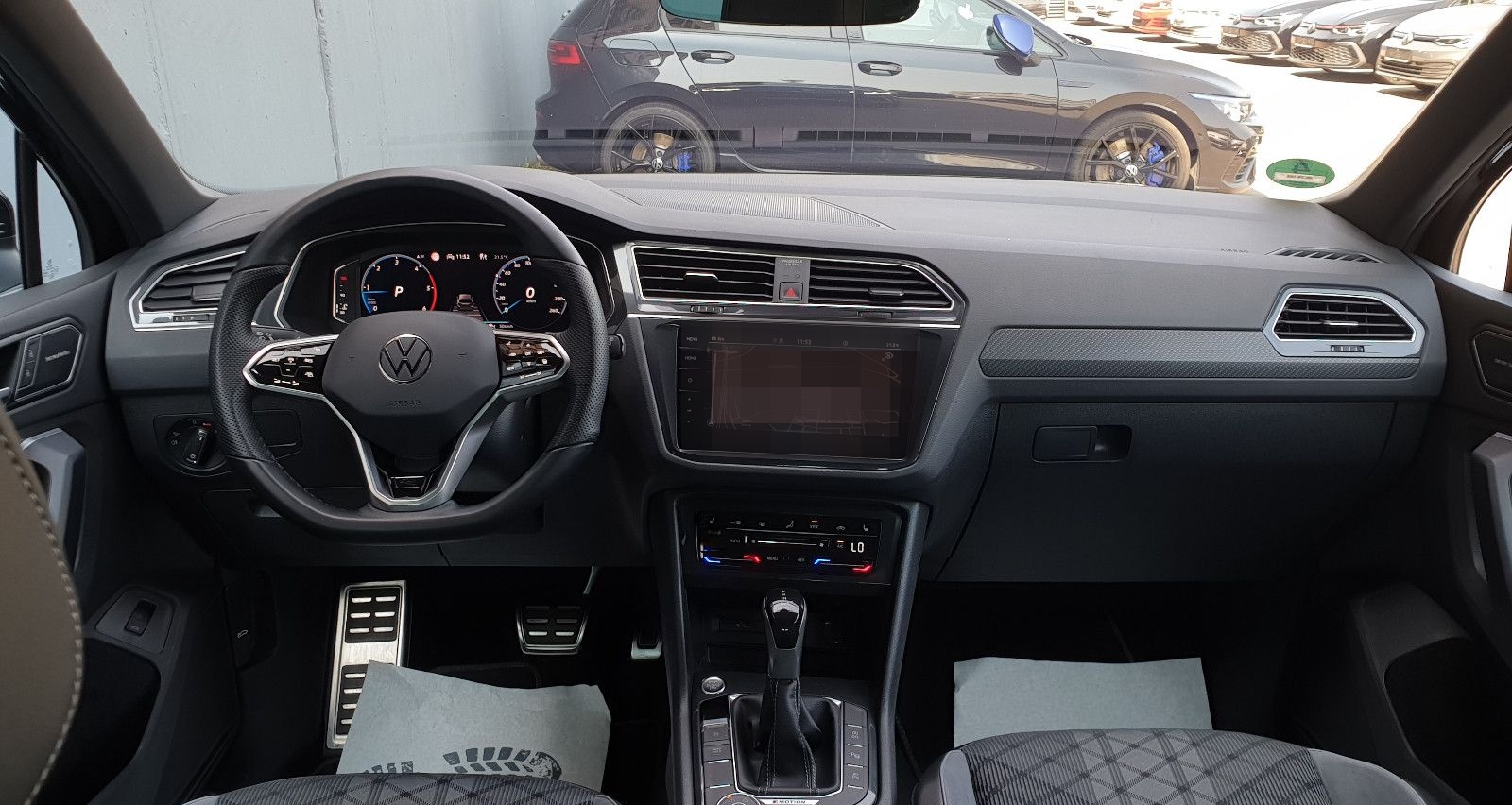 Volkswagen Tiguan 2.0 TDI DSG 4M 3 x R-Line Pano/K-les/360* foto 5