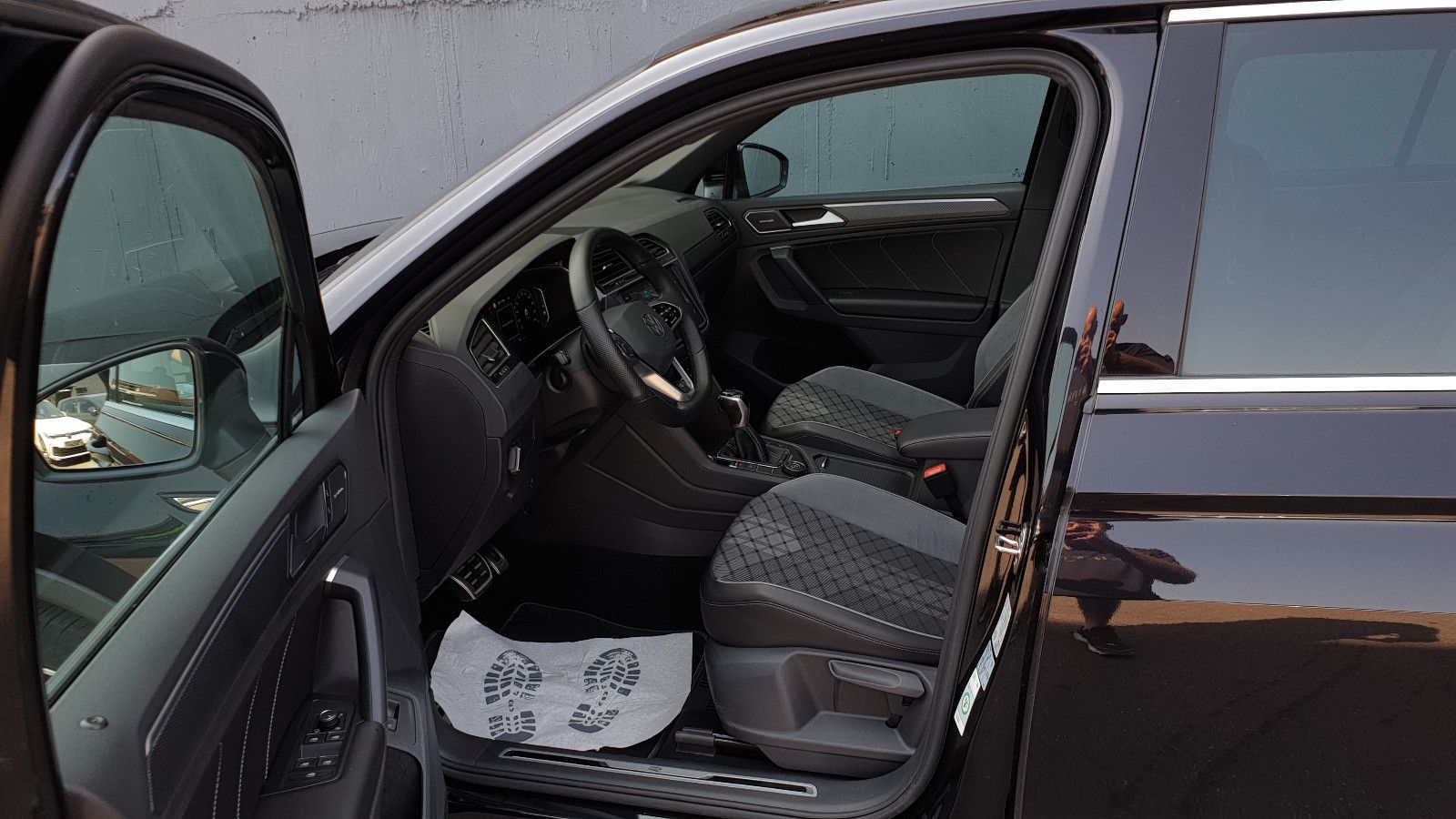 Volkswagen Tiguan 2.0 TDI DSG 4M 3 x R-Line Pano/K-les/360* foto 6