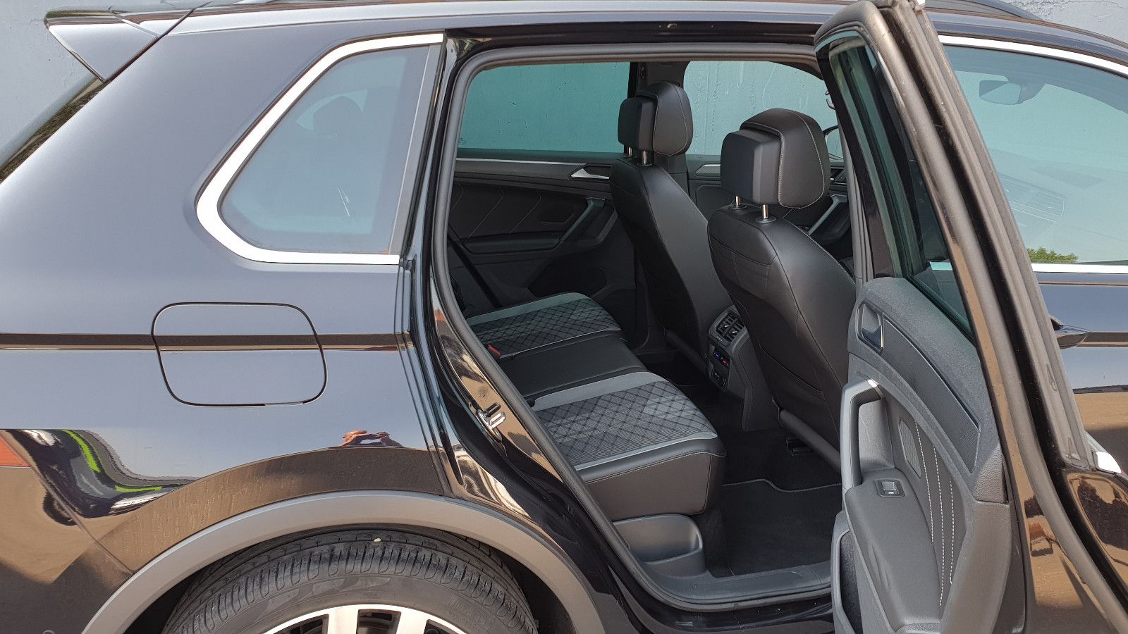 Volkswagen Tiguan 2.0 TDI DSG 4M 3 x R-Line Pano/K-les/360* foto 8