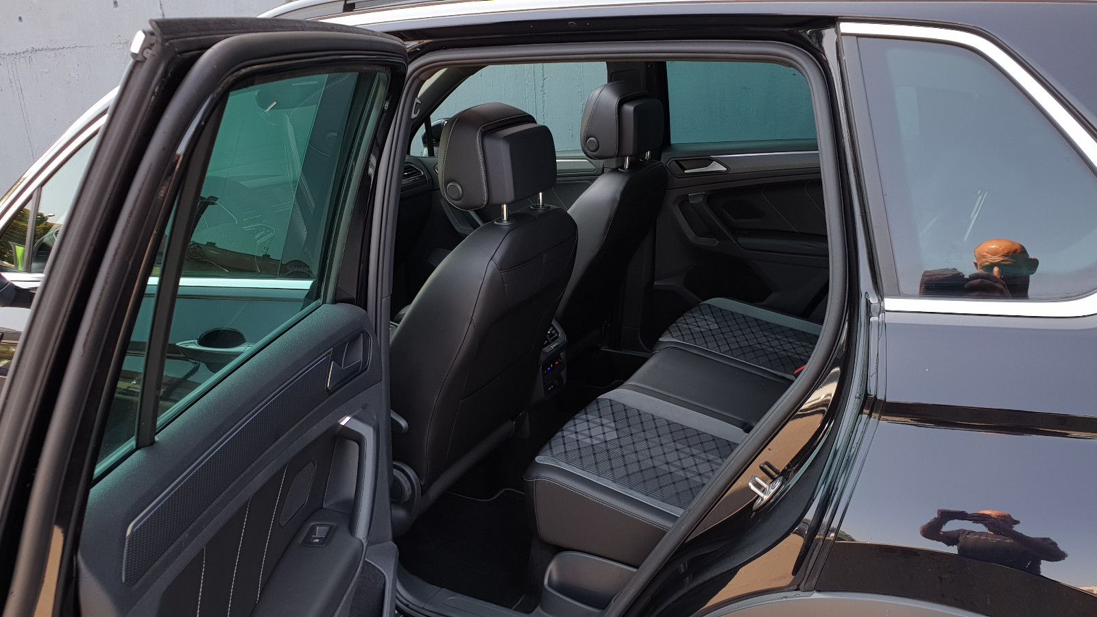 Volkswagen Tiguan 2.0 TDI DSG 4M 3 x R-Line Pano/K-les/360* foto 9