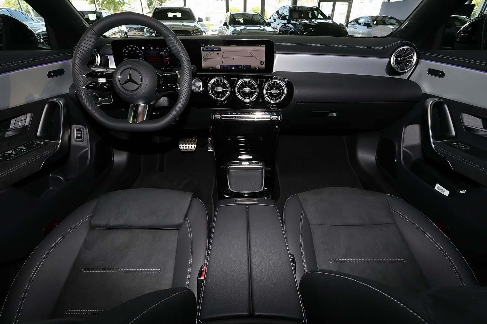 Mercedes-Benz CLA 200 Coupé AMG MBUX+360°+M-LED+Pano+Distronic foto 5