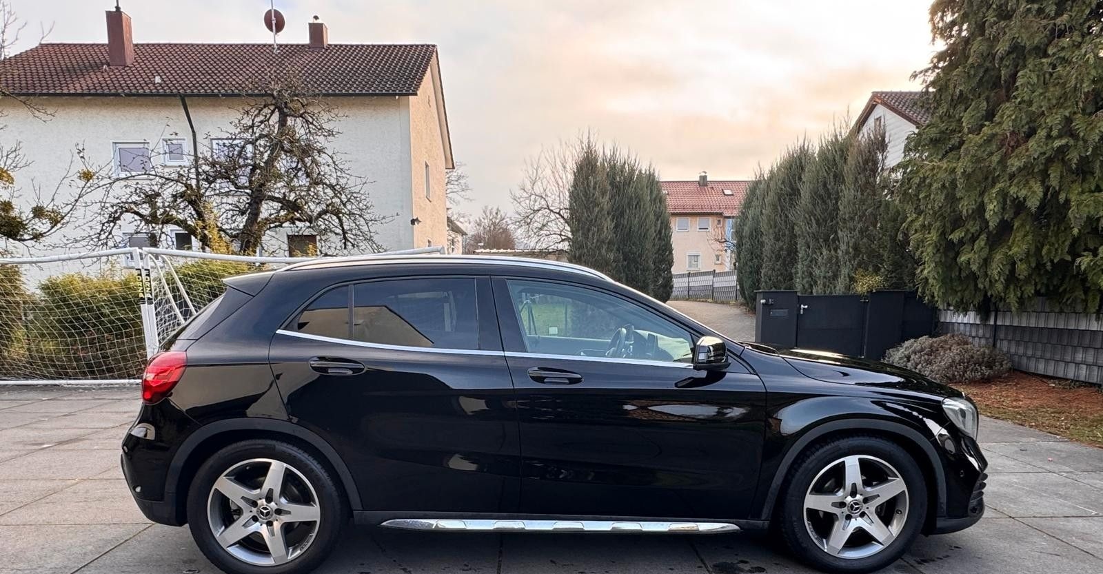 Mercedes-Benz GLA 180**AMG/CARPLAY/TEMPO/LED/NAVI** foto 6