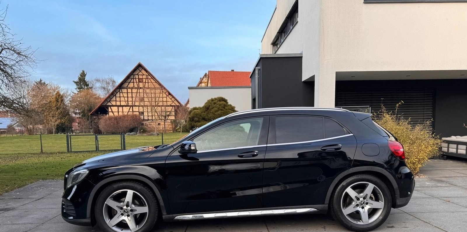 Mercedes-Benz GLA 180**AMG/CARPLAY/TEMPO/LED/NAVI** foto 8
