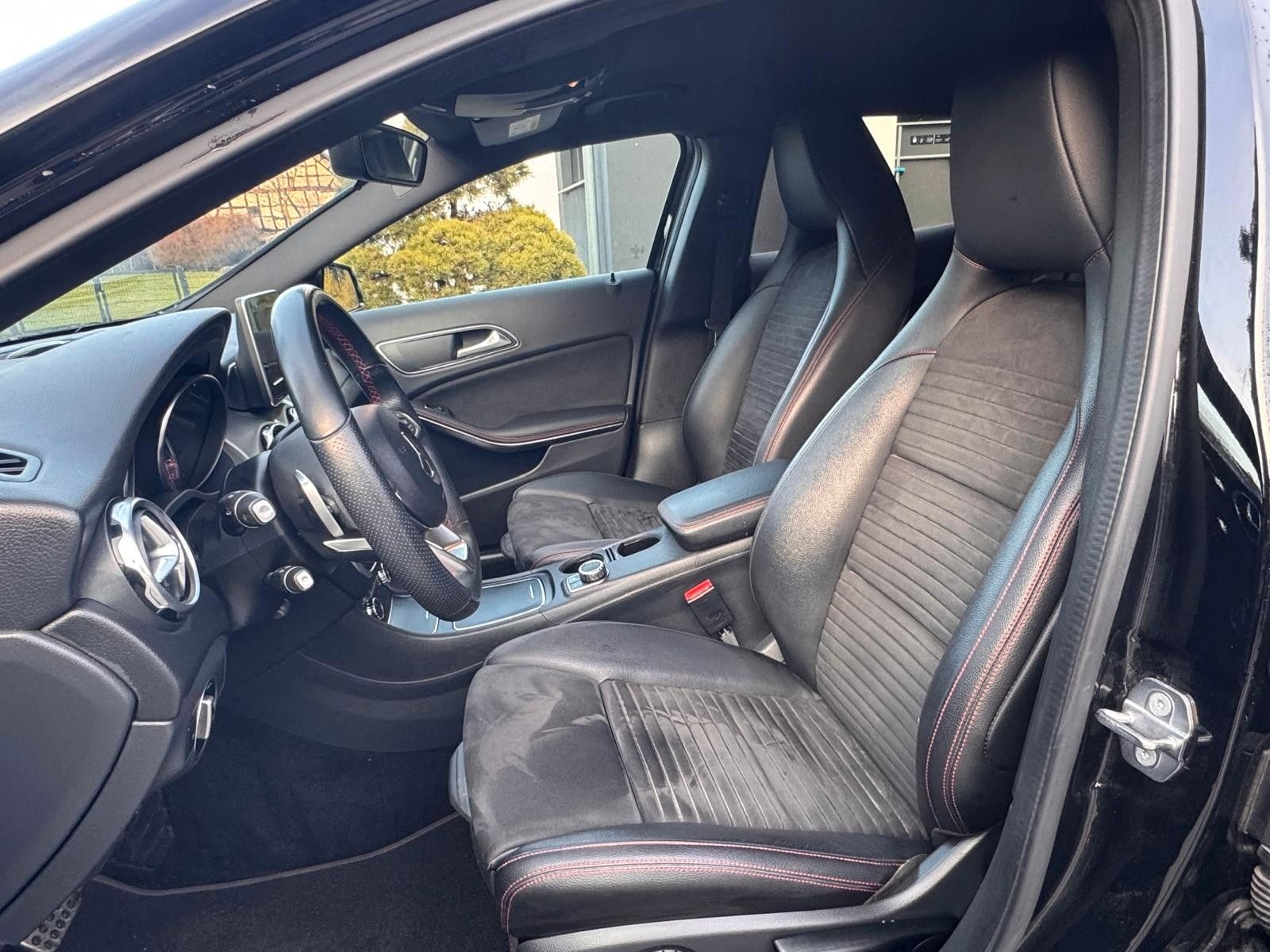 Mercedes-Benz GLA 180**AMG/CARPLAY/TEMPO/LED/NAVI** foto 10