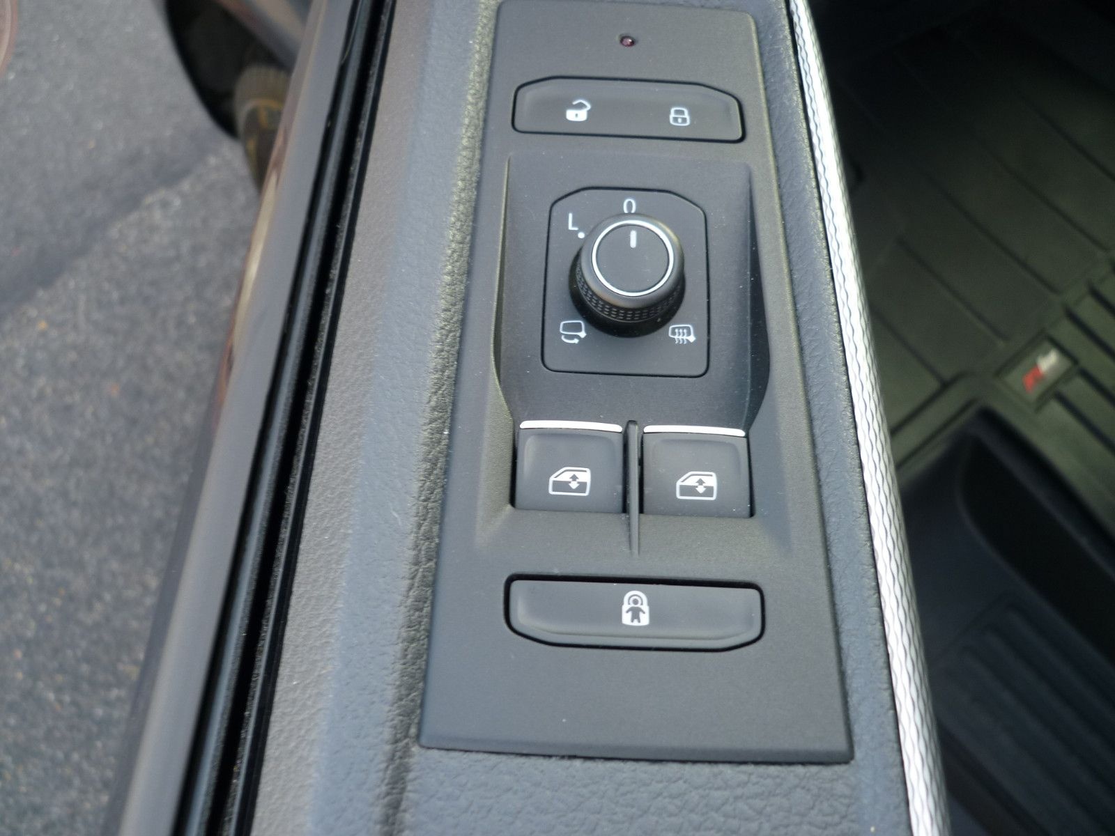 Volkswagen T6.1 Transporter Multivan  Highline FWD foto 20